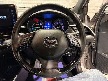 TOYOTA C-HR 1.8 VVT-h Dynamic SUV 5dr Petrol Hybrid CVT Euro 6 (s/s) (122 ps