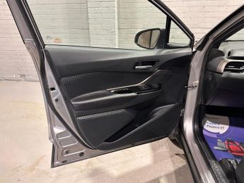 TOYOTA C-HR 1.8 VVT-h Dynamic SUV 5dr Petrol Hybrid CVT Euro 6 (s/s) (122 ps