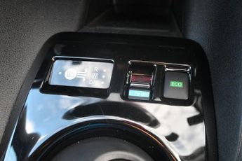 NISSAN LEAF 40kWh N-Connecta Hatchback 5dr Electric Auto (150 ps)
