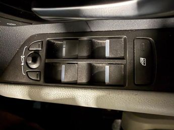 LAND ROVER RANGE ROVER EVOQUE 2.2 SD4 Pure Tech SUV 5dr Diesel Auto 4WD Euro 5 (s/s) (190 ps)
