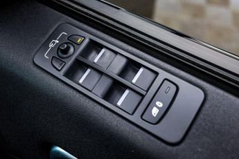 LAND ROVER DISCOVERY SPORT 2.0 TD4 Landmark SUV 5dr Diesel Auto 4WD Euro 6 (s/s) (180 ps)