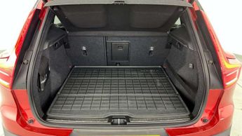 VOLVO XC40 2.0 D3 R-Design Pro SUV 5dr Diesel Auto Euro 6 (s/s) (150 ps)