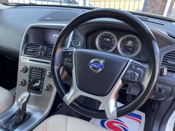 VOLVO XC60 2.4 D5 SE LUX NAV AWD 5d 212 BHP