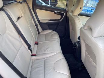 VOLVO XC60 2.4 D5 SE LUX NAV AWD 5d 212 BHP