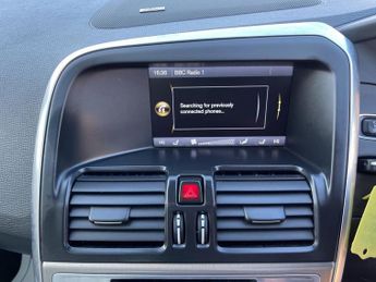 VOLVO XC60 2.4 D5 SE LUX NAV AWD 5d 212 BHP