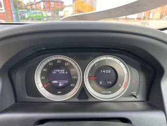 VOLVO XC60 2.4 D5 SE LUX NAV AWD 5d 212 BHP