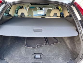 VOLVO XC60 2.4 D5 SE LUX NAV AWD 5d 212 BHP