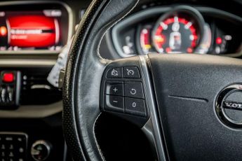 VOLVO V40 2.0 D2 R-Design Pro Hatchback 5dr Diesel Auto Euro 6 (s/s) (120 