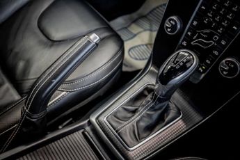 VOLVO V40 2.0 D2 R-Design Pro Hatchback 5dr Diesel Auto Euro 6 (s/s) (120 