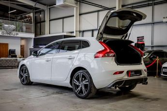 VOLVO V40 2.0 D2 R-Design Pro Hatchback 5dr Diesel Auto Euro 6 (s/s) (120 