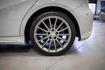 MERCEDES-BENZ A-CLASS 2.1 A200d AMG Line (Premium) Hatchback 5dr Diesel 7G-DCT Euro 6 
