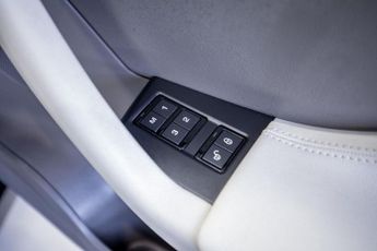 JAGUAR F-PACE 2.0 D180 Portfolio SUV 5dr Diesel Auto AWD Euro 6 (s/s) (180 ps)