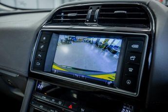 JAGUAR F-PACE 2.0 D180 Portfolio SUV 5dr Diesel Auto AWD Euro 6 (s/s) (180 ps)