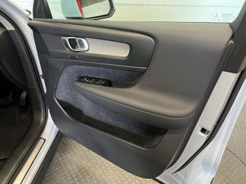 VOLVO XC40 1.5h T4 Recharge 10.7kWh Inscription SUV 5dr Petrol Plug-in Hybr