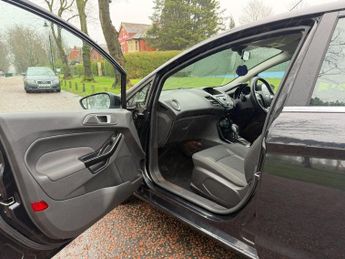 FORD FIESTA 1.6 Zetec Hatchback 5dr Petrol Powershift Euro 5 (105 ps)