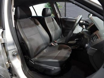 VAUXHALL ASTRA 1.8i 16v Design Hatchback 5dr Petrol Automatic (184 g/km, 138 bh