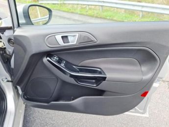 FORD FIESTA 1.6 Zetec Hatchback 5dr Petrol Powershift Euro 5 (105 ps)