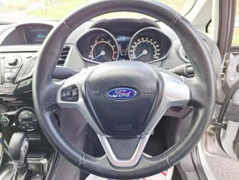 FORD FIESTA 1.6 Zetec Hatchback 5dr Petrol Powershift Euro 5 (105 ps)