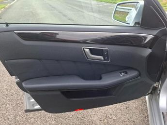 MERCEDES-BENZ E-CLASS 3.0 E350 CDI V6 BlueEfficiency Avantgarde Estate 5dr Diesel G-Tr