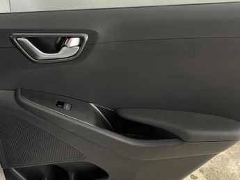 HYUNDAI IONIQ 38.3kWh Premium Hatchback 5dr Electric Auto (136 ps)