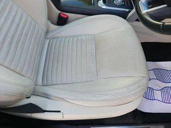 LAND ROVER DISCOVERY SPORT 2.2 SD4 HSE Luxury SUV 5dr Diesel Auto 4WD Euro 5 (s/s) (190 ps)