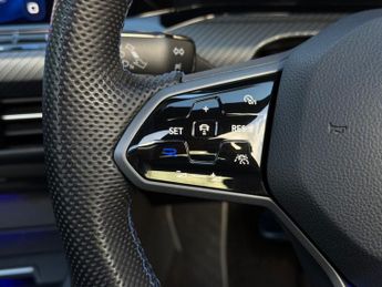 VOLKSWAGEN GOLF 2.0 TSI R Hatchback 5dr Petrol DSG 4Motion Euro 6 (s/s) (320 ps)