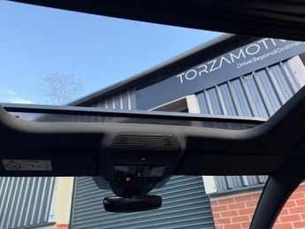 VOLKSWAGEN GOLF 2.0 TSI R Hatchback 5dr Petrol DSG 4Motion Euro 6 (s/s) (320 ps)