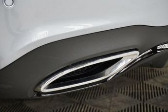 MERCEDES-BENZ E-CLASS 2.0 E220d AMG Line (Premium) Saloon 4dr Diesel G-Tronic+ 4MATIC 