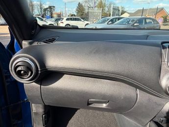 NISSAN JUKE 1.0 DIG-T N-Connecta SUV 5dr Petrol DCT Auto Euro 6 (s/s) (114 p