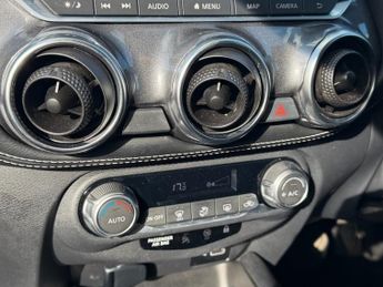 NISSAN JUKE 1.0 DIG-T N-Connecta SUV 5dr Petrol DCT Auto Euro 6 (s/s) (114 p