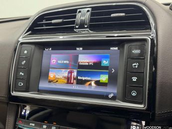 JAGUAR F-PACE 2.0 P300 Portfolio SUV 5dr Petrol Auto AWD Euro 6 (s/s) (300 ps)