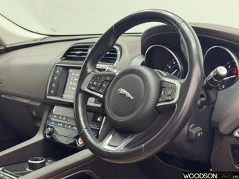 JAGUAR F-PACE 2.0 P300 Portfolio SUV 5dr Petrol Auto AWD Euro 6 (s/s) (300 ps)