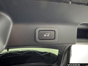 JAGUAR F-PACE 2.0 P300 Portfolio SUV 5dr Petrol Auto AWD Euro 6 (s/s) (300 ps)