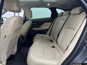 JAGUAR F-PACE 2.0 P300 Portfolio SUV 5dr Petrol Auto AWD Euro 6 (s/s) (300 ps)