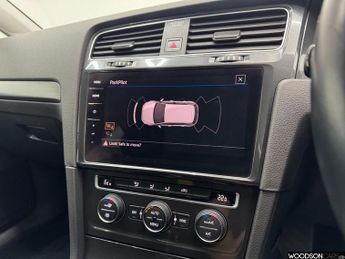 VOLKSWAGEN E-GOLF 35.8kWh e-Golf Hatchback 5dr Electric Auto (136 ps)