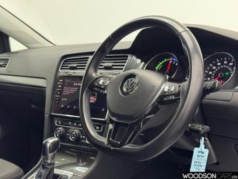 VOLKSWAGEN E-GOLF 35.8kWh e-Golf Hatchback 5dr Electric Auto (136 ps)