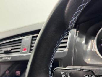 VOLKSWAGEN E-GOLF 35.8kWh e-Golf Hatchback 5dr Electric Auto (136 ps)