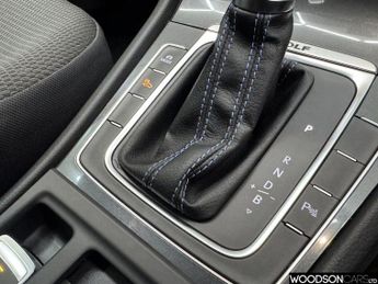 VOLKSWAGEN E-GOLF 35.8kWh e-Golf Hatchback 5dr Electric Auto (136 ps)