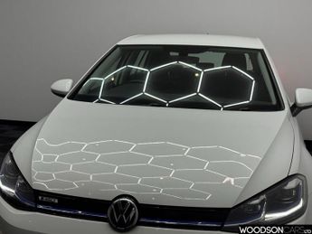 VOLKSWAGEN E-GOLF 35.8kWh e-Golf Hatchback 5dr Electric Auto (136 ps)