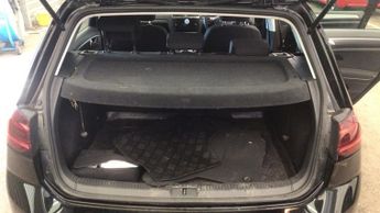 VOLKSWAGEN E-GOLF 35.8kWh e-Golf Hatchback 5dr Electric Auto (136 ps)