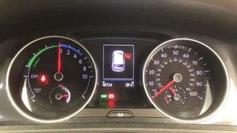 VOLKSWAGEN E-GOLF 35.8kWh e-Golf Hatchback 5dr Electric Auto (136 ps)