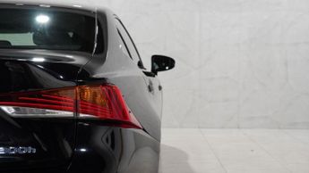 LEXUS IS 2.5 300h Saloon 4dr Petrol Hybrid E-CVT Euro 6 (s/s) (223 ps)