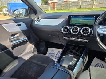 MERCEDES-BENZ EQA EQA 250 66.5kWh AMG Line (Premium) SUV 5dr Electric Auto (190 ps