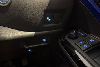 TOYOTA C-HR 1.8 VVT-h GPF Dynamic SUV 5dr Petrol Hybrid CVT Euro 6 (s/s) (12