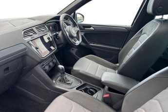 VOLKSWAGEN TIGUAN 2.0 TDI R-Line Tech SUV 5dr Diesel DSG Euro 6 (s/s) (150 ps) Pan