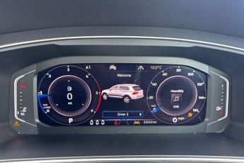 VOLKSWAGEN TIGUAN 2.0 TDI R-Line Tech SUV 5dr Diesel DSG Euro 6 (s/s) (150 ps) Pan