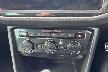 VOLKSWAGEN TIGUAN 2.0 TDI R-Line Tech SUV 5dr Diesel DSG Euro 6 (s/s) (150 ps) Pan