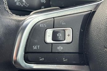 VOLKSWAGEN TIGUAN 2.0 TDI R-Line Tech SUV 5dr Diesel DSG Euro 6 (s/s) (150 ps) Pan