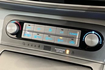 HYUNDAI KONA 64kWh Premium SE SUV 5dr Electric Auto (204 ps) Rear View Camera