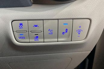 HYUNDAI KONA 64kWh Premium SE SUV 5dr Electric Auto (204 ps) Rear View Camera